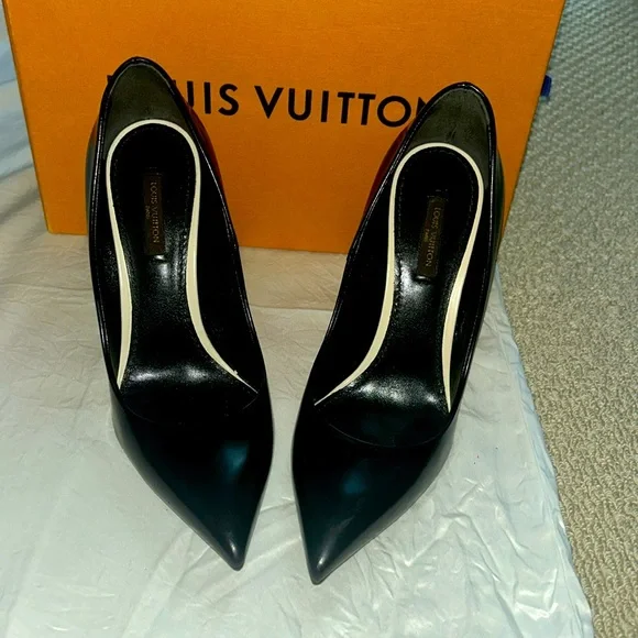 Shoes - Picture 1 of 6